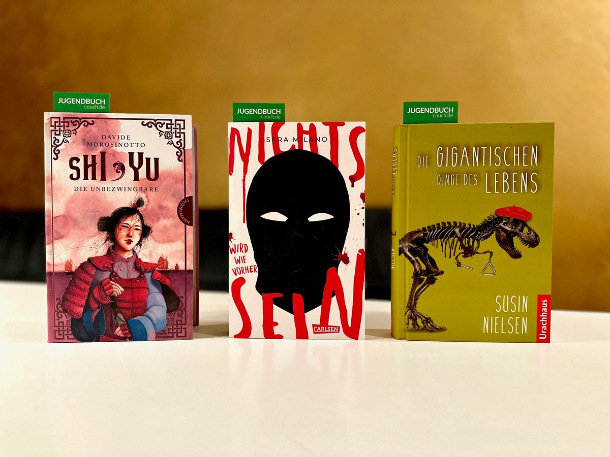 Das sind sie! Die drei Bücher auf unserer Shortlist zur Wahl „Buch des Jahres 2022“ auf der Jugendbuch-Couch. 
„Nichts wird wie vorher sein“ (<a href="/carlsen_verlag/">Carlsen Verlag</a>)
„Shi Yu“  (@ThieneEsslinger)
„Die gigantischen Dinge des Lebens“ (Urachhaus)
Alle Infos: jugendbuch-couch.de/magazin/buch-d…