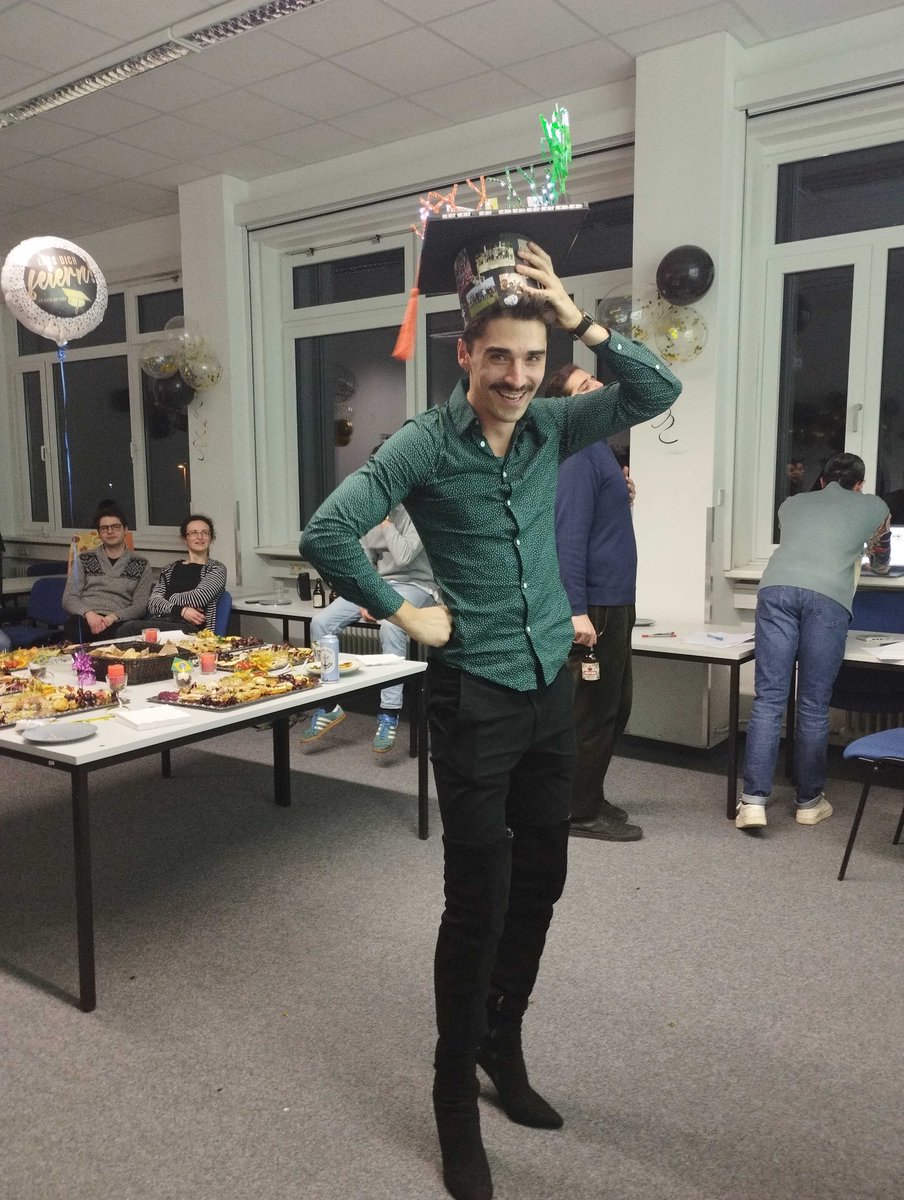 Congratulations to <a href="/wagnercfagundes/">Wagner Fagundes</a> who defended his fantastic PhD research yesterday.  I am so proud 😃🎓🎉.  Also thanks to @PetrusGladioli for spending the day with us and for excellent discussions on fungal evolution 🍄