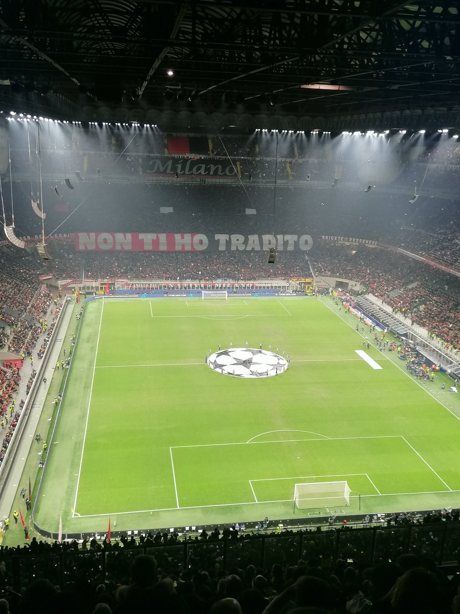 dazdare's tweet photo. Nice trip to the San Siro. Really enjoyed Milan👌 #coys https://t.co/WuZf5377tF