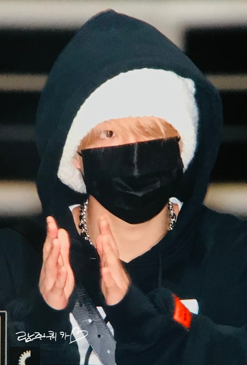 hanjiclips's tweet photo. han looks like a rice ball 🍙 https://t.co/6GF4JrviKw