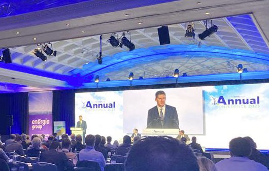 InisOffshore's tweet photo. “What we do well in this country is we collaborate and work together. This will give us real potential to be an energy exporter and we will be part of the European energy security solution.”
 
Encouraging words from Minister @EamonRyan at the @WindEnergyIRL conference #WEIconf https://t.co/BccpDyU3p1