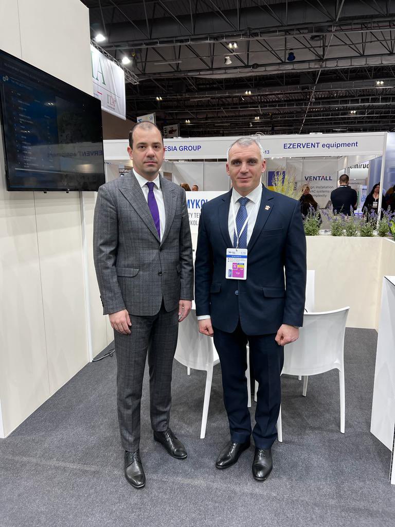 ThomasCastrel's tweet photo. Met w/ Oleksandr Sienkevych, the mayor of Mykolaiv 🇺🇦 at the #rebuildUA conference @warszawa. The Flemish government 🦁has been cooperating with this city for some years through @EstDevEstonia 🇪🇪 @JanJambon @FlandersWarsaw @Flanders_DFA #StandWithUkraine https://t.co/GNEWiW76WQ