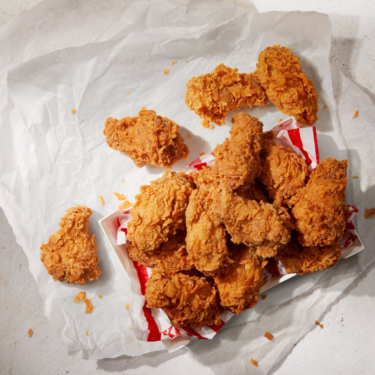 KFCinRwanda's tweet photo. Sundays are for fun... and KFC. Grab our delicious Zinger Wings to add some flavor to your day!

#KFCServedWithCare #ItsFingerLickinGood https://t.co/Kcya2ZWSLR