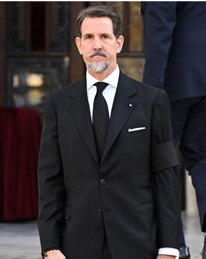 panosarandis's tweet photo. Ο θάνατος του ΒΑΣΙΛΕΩΣ ΚΩΝΣΤΑΝΤΙΝΟΥ σήμανε ανάμεσα στα άλλα και την αλλαγή στην κεφαλή της ΕΛΛΗΝΙΚΗΣ ΒΑΣΙΛΙΚΗΣ ΟΙΚΟΓΕΝΕΙΑΣ. Ο ΠΡΙΓΚΙΠΑΣ ΤΟΥ ΣΤΕΜΜΑΤΟΣ και νέος ΒΑΣΙΛΙΑΣ ΠΑΥΛΟΣ Β' έχει εκπαιδευτεί από πολύ μικρή ηλικία για τον ρόλο που πρόκειται, αλλά και πρέπει να διαδραματίσει. https://t.co/i6WhJ7QYsr