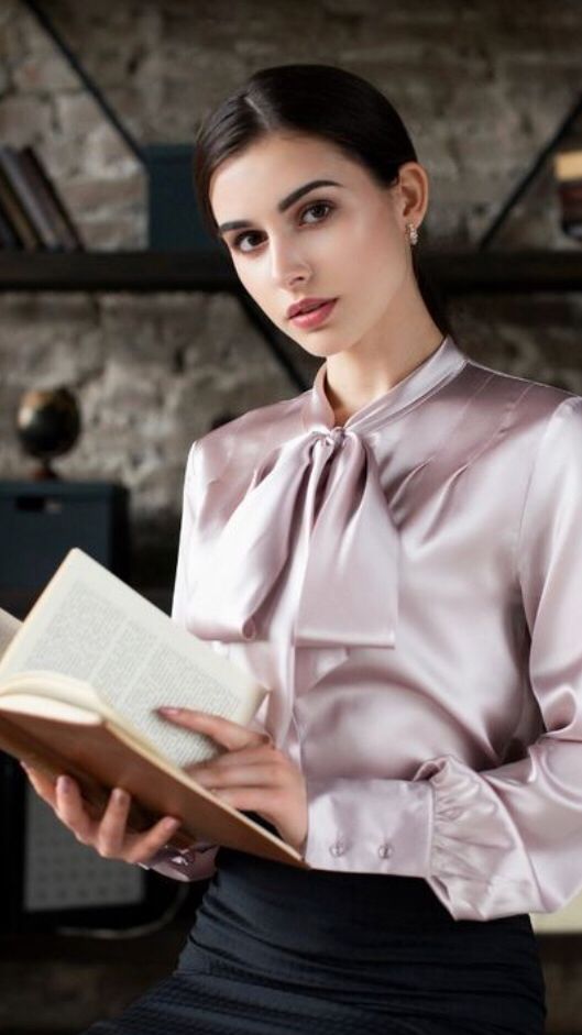 Betere schrijver worden? Stap in de schoenen van je personage!

Lees het hier: bit.ly/3jWVZiS

#auteur #boekschrijven #boekenlezen #schrijftips #personage