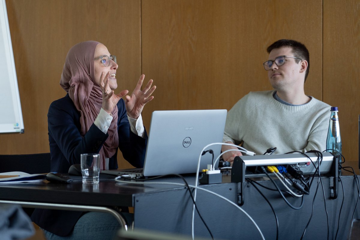 Marvin Mücke / <a href="/ProjektRira/">RIRA-Projekt</a> zeigt Perspektiven der Präventionspraxis auf Konversion und Radikalisierung. Fatima El Sayed / @D_ISLAM_HU knüpft an mit einer Studie zu muslimischen Frauenorganisationen: Wie sehr sind sie von antimuslimischem Rassismus und Islamismus betroffen?