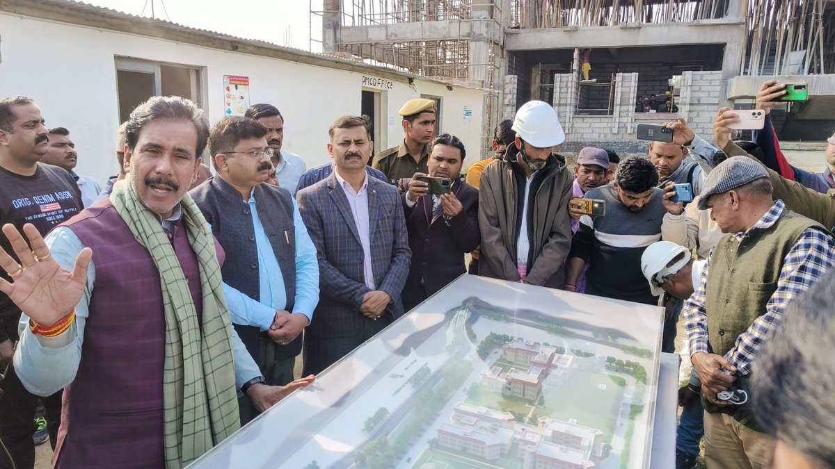 AnilRajbharbjp's tweet photo. आज जनपद बरेली के अधकटा नजराना थाना नवाबगंज में निर्माणाधीन अटल आवासीय विद्यालय का निरीक्षण कर निर्माण प्रगति की समीक्षा किया...
@myogiadityanath 
@BJP4UP https://t.co/h3rmrfh5I3