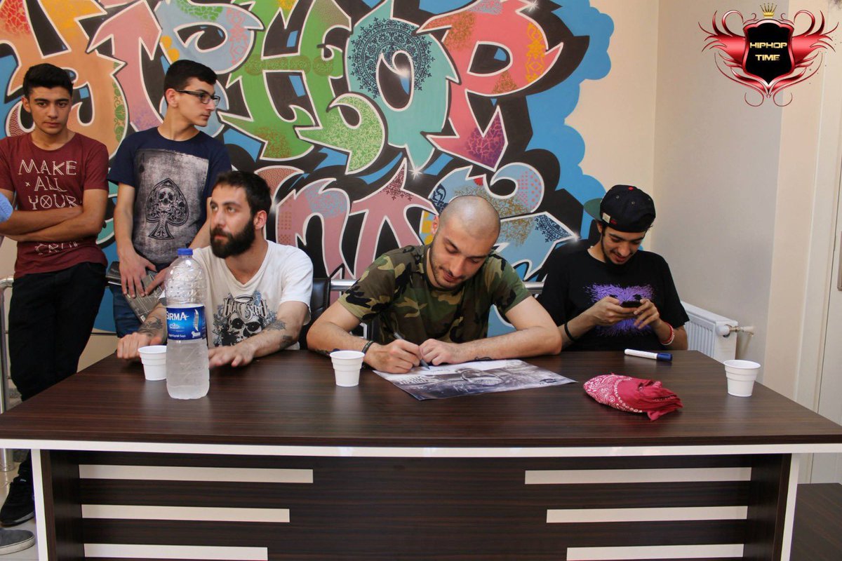 hiphoptimecomtr's tweet photo. Maestro ∞

Stüdyomuzdaki imza günlerinde ve konserlerimizde konuk sanatçı olarak bizleri yalnız bırakmayan Maestro’nun vefat haberini üzülerek almış bulunmaktayız.

Sokağın Rüyası Maestro’ya Allah’tan rahmet ve sevenlerine sabır diliyoruz. #Maestro #SokağınRüyası ∞ https://t.co/dCbXw9OH6Z
