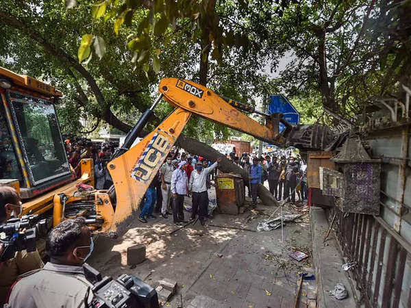 Right_ToLive's tweet photo. Bulldozers from UK manufacturing company #JCB are being used to commit gross human rights violations in Indian controlled #Kashmir. Authorities had neither informed nor followed any process before demolishing their property. (1/3)
#KashmirBleed @amnesty
#HumanRightsViolations https://t.co/Iw7xxexs15