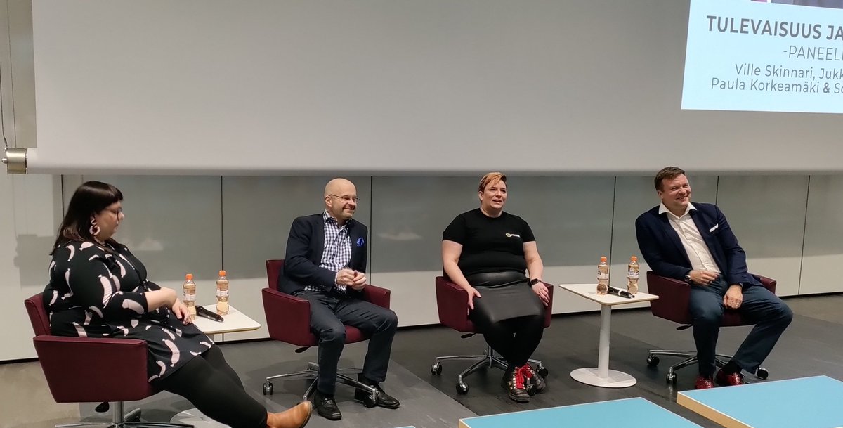 Tarvitaan generalisteja! Kaikkia asentajista tohtoreihin, jotka oppivat uutta läpi työelämän 🌟 #Tulevaisuus ja #osaaminen -paneelissa Ville Skinnari, Jukka Rantanen, Paula Korkeamäki ja Sonja Hyrynsalmi #LABfinland <a href="/LABfinland/">LABfinland</a> #DuuniExpo #Lahti