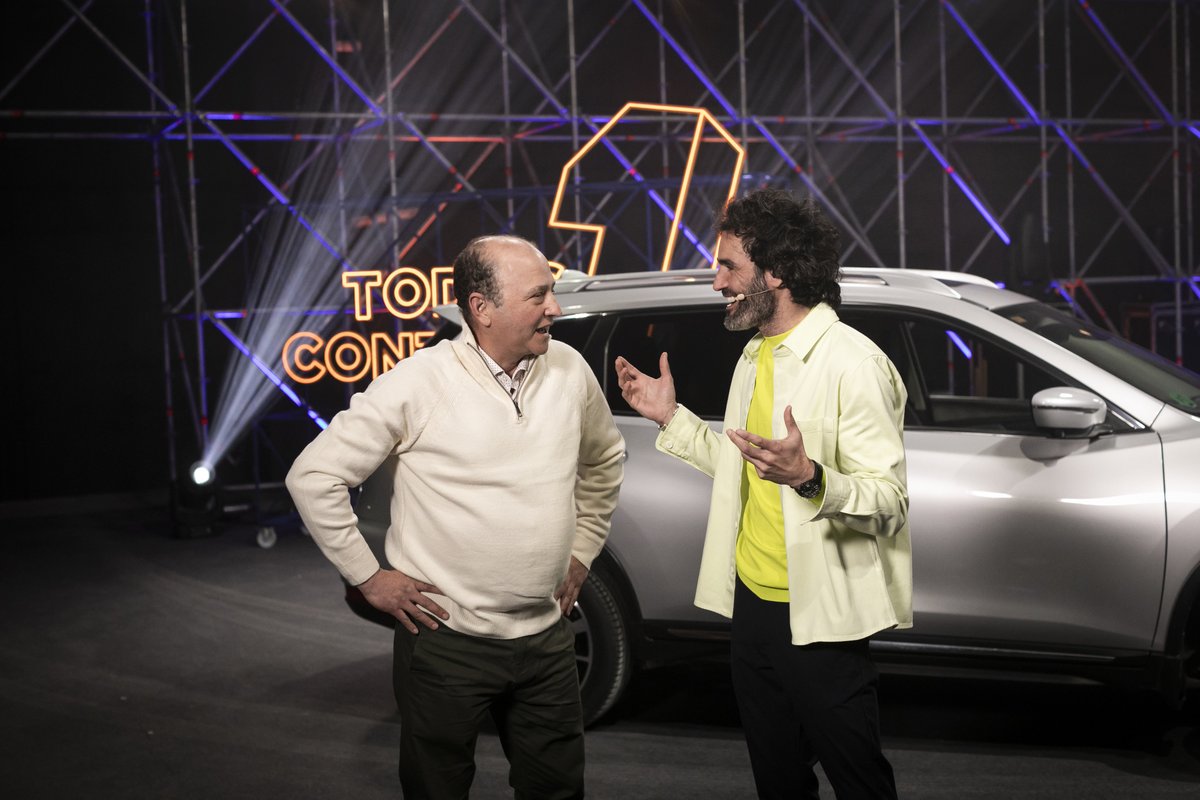 ZeppelinTV's tweet photo. En #TodosContra1 recibimos la visita de Juan y Julio, que participaron desde casa y se llevaron 65.500 y 21.000 euros en programas anteriores 🏆 Nos emocionamos mucho con sus historias y también con la de Carme, que se llevó ayer la gran victoria ❤️ ¡Con ganas de martes de nuevo! https://t.co/58kvJTHuiy