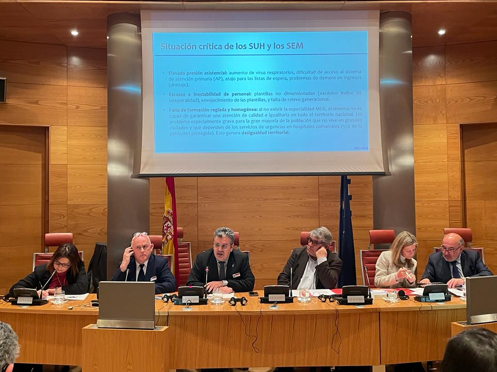ccarballo50's tweet photo. Hoy nuestro presidente @tvazlim explica en el Senado, por qué es tan importante la creación de la especialidad de urgencias, y que de ello depende en gran parte el futuro de nuestros servicios de urgencias.

Evitemos otro colapso más en nuestra sanidad. https://t.co/38KocAVpHi