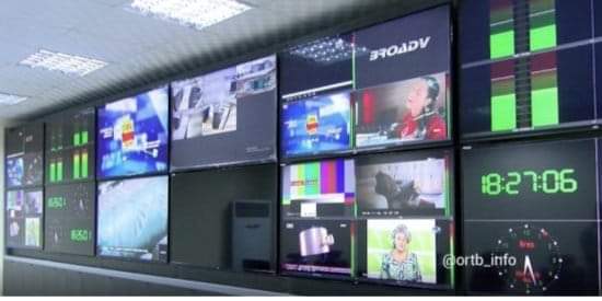🇧🇯 Le vendredi 17 février 2023, le Bénin procédera au lancement de sa Télévision Numérique Terrestre (#TNT). Le décodeur spécial Bénin comprendra 16 chaînes de TV &amp; Radios. 

● 5 CHAÎNES PUBLIQUES 

1. A+ Bénin
2. Ado TV
3. BB 24
4. Hémicycle TV
5. ORTB