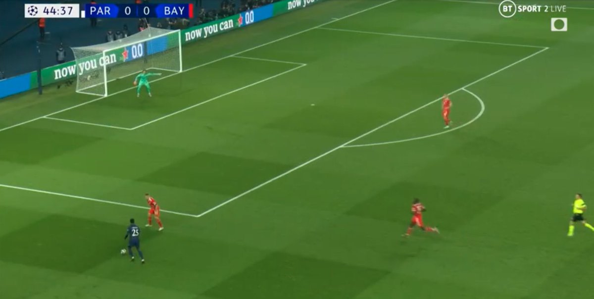 SuperCazarre's tweet photo. C’est quand même incroyable de se dire qu’à domicile, sur cette situation, le mieux placé pour offrir une solution à Nuno Mendes soit l’arbitre… https://t.co/cw1zJzwuUv