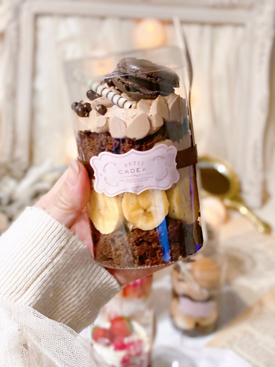 94156033a0210's tweet photo. 円筒ケースでお配り用ショートケーキ💕

HappyValentine🍫

瓶でも良いけどサイズ大きくすると重いかな〜？って思って円筒ケース使って見たんだけど…良い感じ？！😍

軽くて持ち運びし易いし、食べた後の片付けも楽よね♥️ https://t.co/9dYslTI7qh