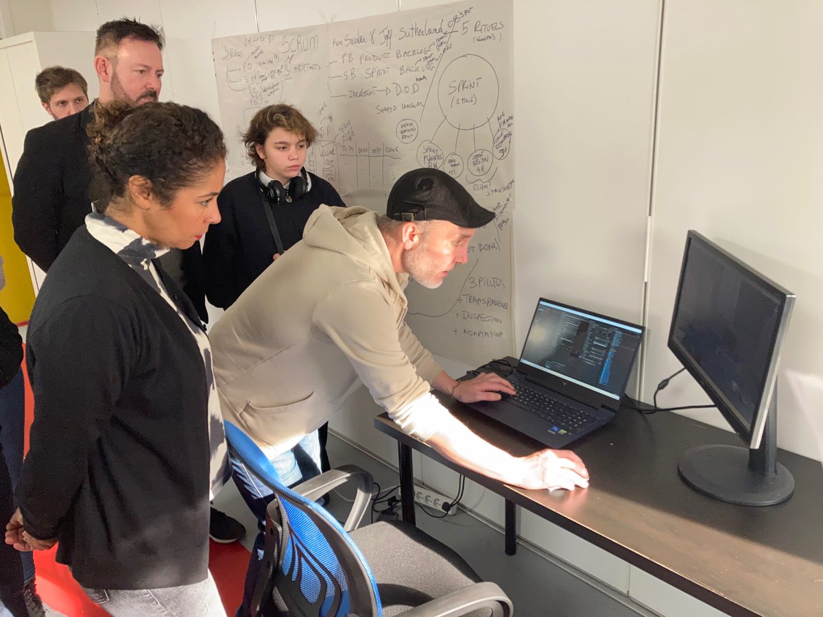 afafgabelotaud's tweet image. 🚀 @MetaFrance et @simplonco
s’associent pour l’AcadémieMetavers, nouvelle formation que nous soutenons via @pariscode
Avec @poleemploi_75 et @OpcoAtlas nous permettons à des Parisiens d’être gratuitement formés à ces nouveaux métiers qui dessinent le monde de demain