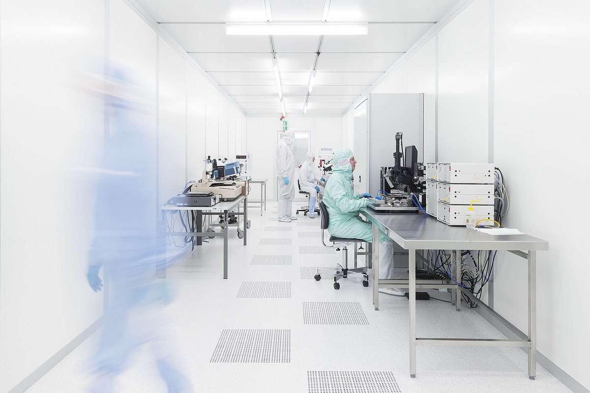 FINEPLACER's tweet photo. The @USN_info Universitetet i Sørøst-Norge relies on FINEPLACER® #DieBonder systems to facilitate technological innovation in one of Norway’s top microtechnology regions. Get the story: https://t.co/cesJgqdBzN #ACF #SensorAssembly #ChipPackaging #Finetech #DieAttach https://t.co/BgugSxcgk8