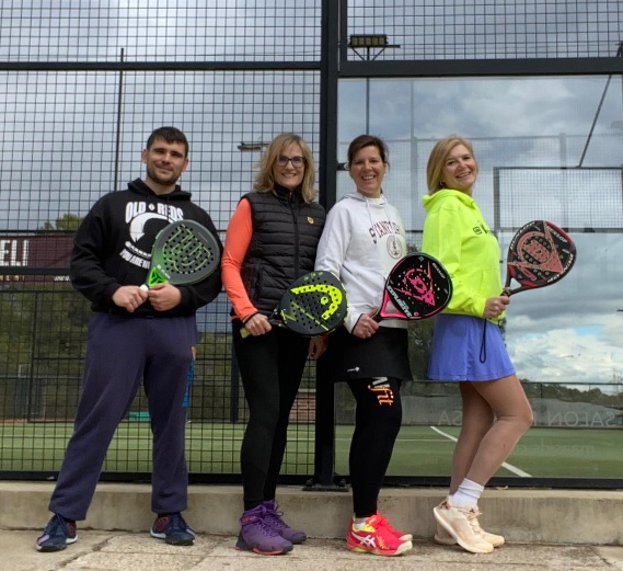ICATERadvocats's tweet photo. 🎾#LligaPàdel 2023 @ICATERadvocats: amb fred o calor, pluja o vent, les i els participants d'aquest any ja estan lluitant per guanyar partits! Gran ocasió també per compartir temps 'no-jurídic' amb els companys i companyes. Amunt @ICATERadvocats! 💪 https://t.co/A1nf2FCqJd