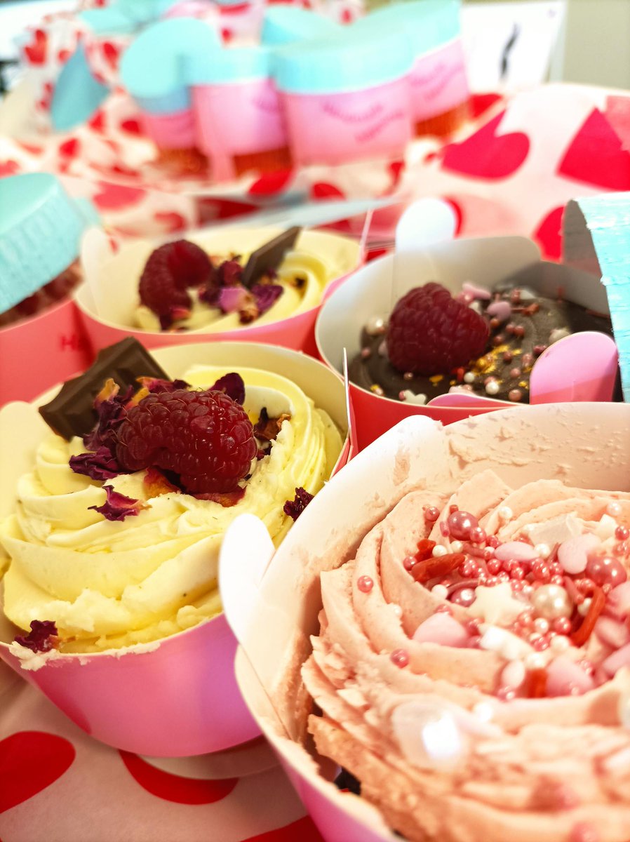 AreenDesign's tweet image. Good times. Bad Times. Fun Times. Tough times. No matter what, we make sure to spread the #love here @AreenDesign  #happyvalentinesday
#valentinesday #velantine2023 #design