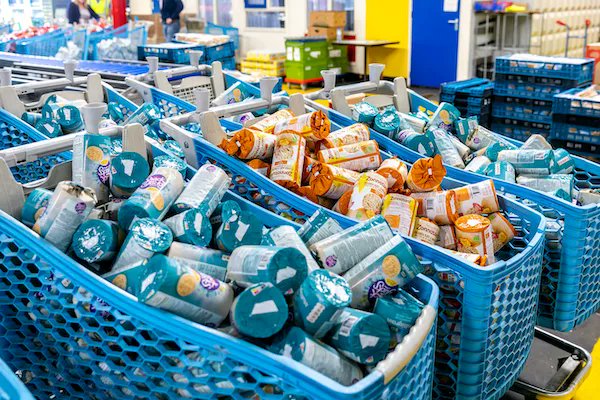 Ook onze klanten merken de stijgende kosten van levensonderhoud. Daarom hopen wij dat iedereen weer inkopen voor hen komt doen. Dat kan bij onze vrijwilligers bij Albert Heijn in Dronten West op vrijdag 17 februari (de hele dag) en op zaterdag 18 februari (tot 18.00 uur).
