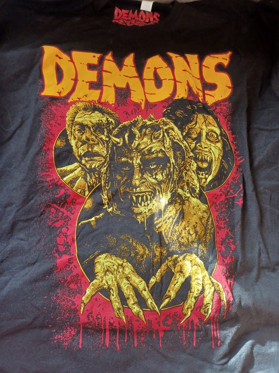 ajl__66's tweet photo. Today's delivery from the awesome @FilmTreasuresUK a triple terror of @PallbearerPress tees to scare the locals 😆   #HorrorCommunity #HorrorFamily #FilmTreasuresUK #PallBearerPress #HorrorAddict #HorrorFanatic #HorrorTees #HorrorObsession https://t.co/vY2LWcRgUJ