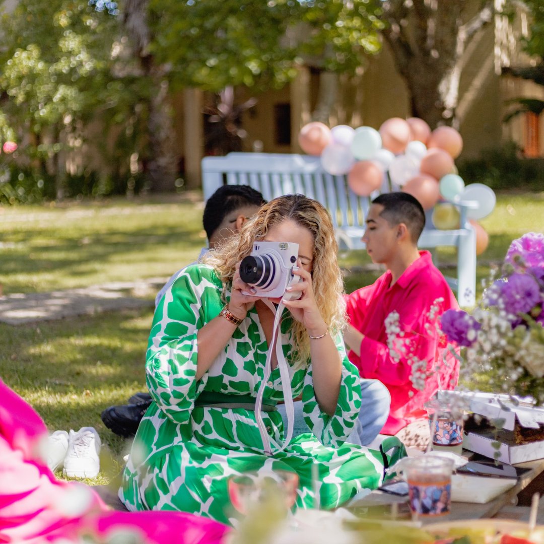 Nothing beats a good laugh with friends and family while making unforgettable memories 💭🤣📸

#Instax #InstaxSouthAfrica #InstaxIdeas #InstantMemories