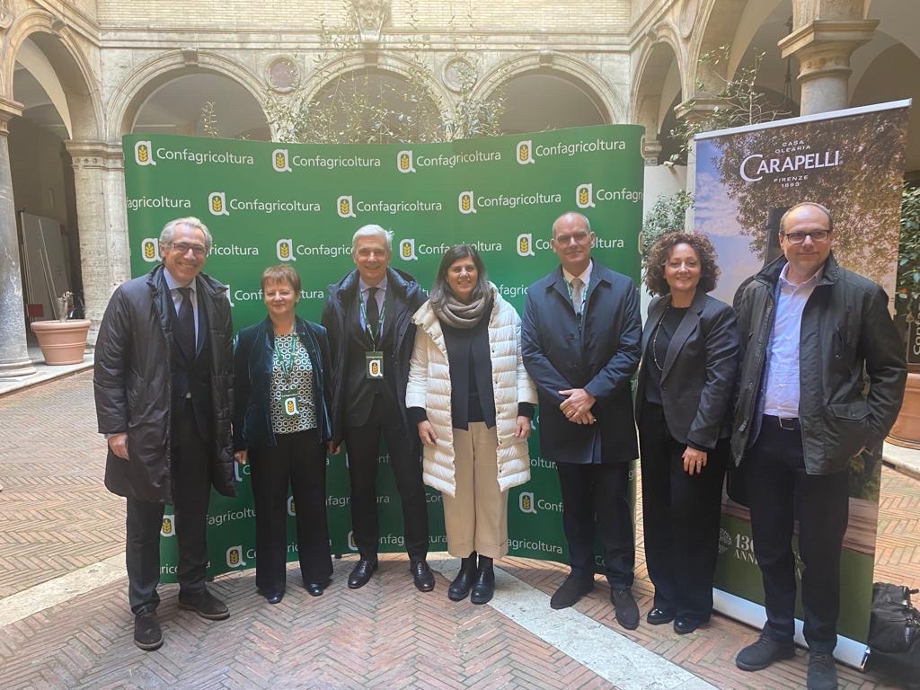 Deoleo_oliveoil's tweet photo. Yesterday, Deoleo has been a key participant in the conference "Olive Oil: Companies, Sustainability, and Markets" held in Rome for the promotion of the Italian extra virgin olive oil supply chain.

#OliveOil #Sustainability #Deoleo #Carbonell #Carapelli #Bertolli https://t.co/1N3biyEsHJ