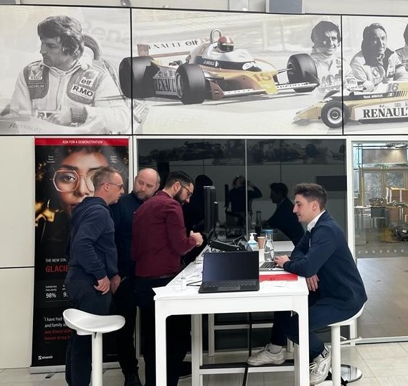 ShamirOptical's tweet photo. Our Shamir UK team has met up in Enstone with BWT Alpine F1 Team pit crew and garage teams with the aim of equipping them with our best lens designs, perfectly suited to their needs. 
That way we help ensure that they'll be best prepared for the upcoming season's opening. https://t.co/5GfagWo4TK