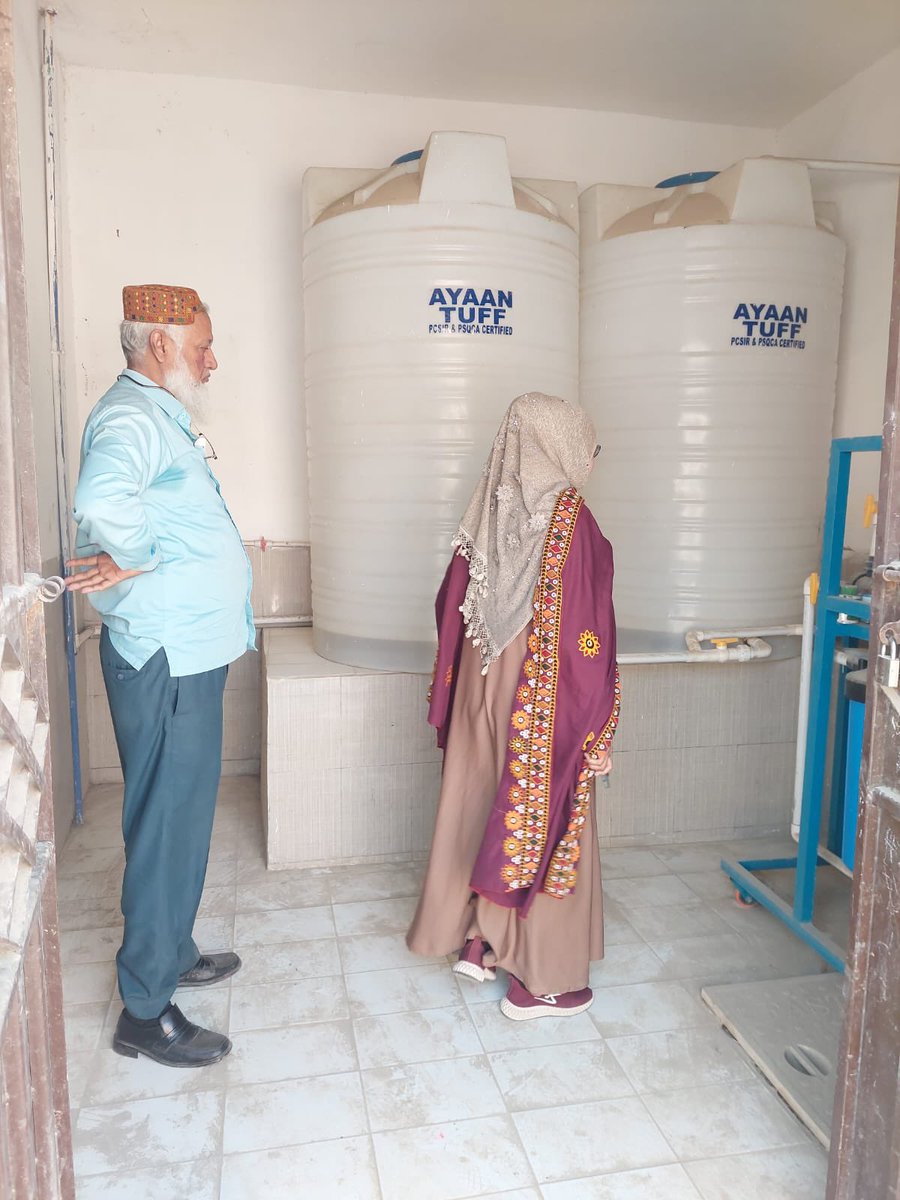 RasheedaBanoAHO's tweet photo. 15.02.2023
@KashifShoroPPP 
Today visited the #waterpurification plants at Noor Khan Chang Goth with Mr. Imtiyaz Ahmed, Glamur Life Water Technologies, so that the work on the plants can be started as soon as possible &amp; clean drinking water can be provided to the people. https://t.co/tyXa3Mkizu