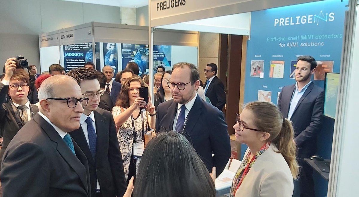 TangMinhdi's tweet photo. At the Global space and technology convention #GSTC2023,  I discussed today with Minister S. Iswaran solutions provided by a French scale-up dedicated to AI for Defence and Intelligence with wide international footprint.  @Preligens @mindefsg @TheRSAF https://t.co/WNHV5u8ZGS