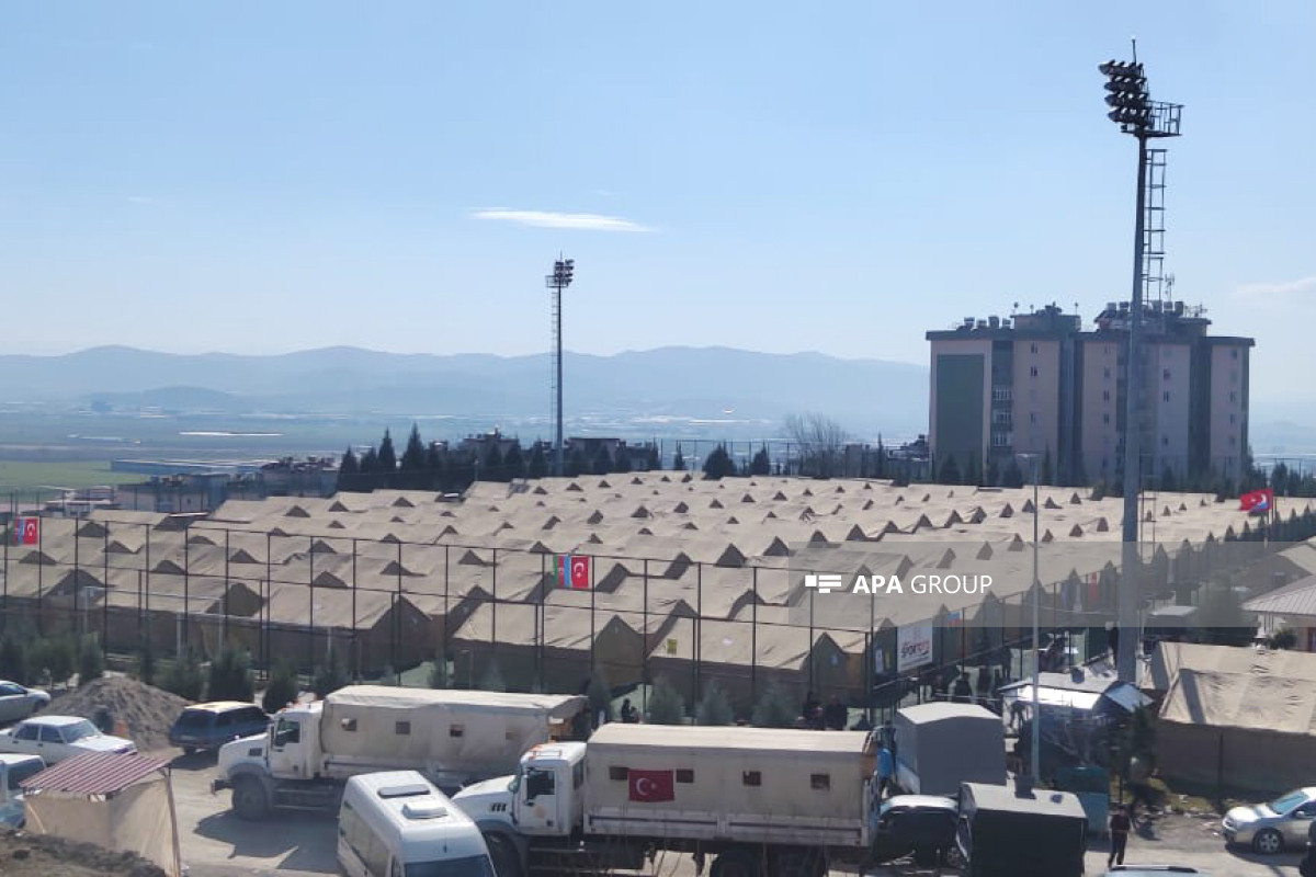 Azerbaycanlı kurtarma ekipleri Kahramanmaraş'ta çadır şehirciyi kurdu