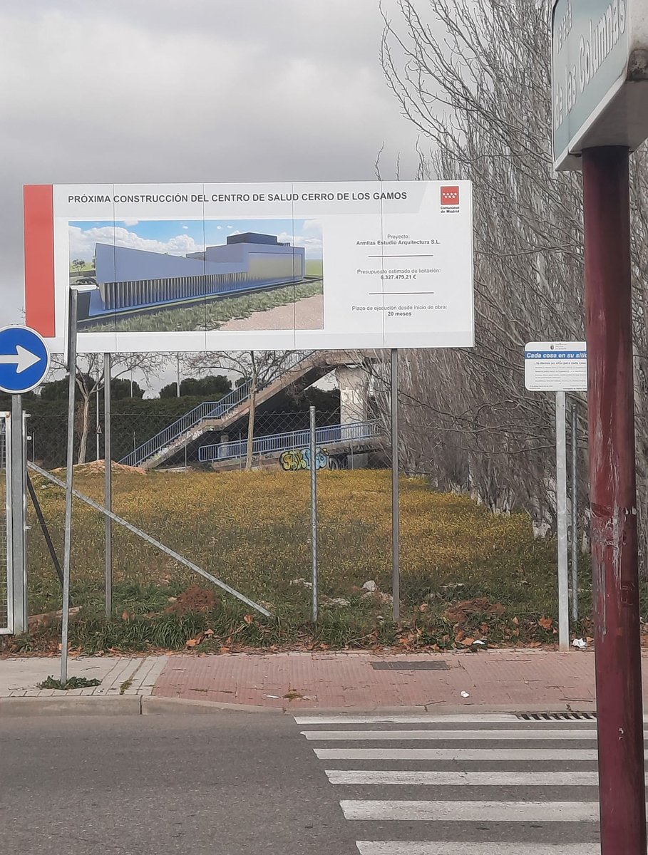 nyconene's tweet photo. Cada vez que hay elecciones municipales aparece este cartel en un terreno que hay al lado de mi casa. Y cuando pasan las elecciones lo quitan. 
Nunca se ha hecho nada ahí. Solo poner y quitar este cartel.
Hoy he salido de casa, y ¡oh! sorpresa.
Es flipante como nos ven de tontos. https://t.co/wkRppRseYl