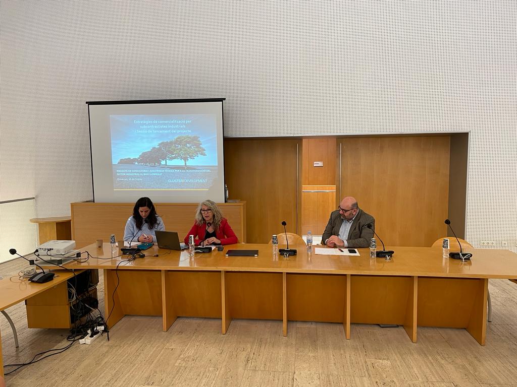 CCBaixLlobregat's tweet photo. Avui sessió de tancament del projecte de suport #automocio al #BaixLlobregat presidida per la consellera de Desenvolupament Econòmic i Estratègic @BorrellSF. https://t.co/bTUnfwPLZ6