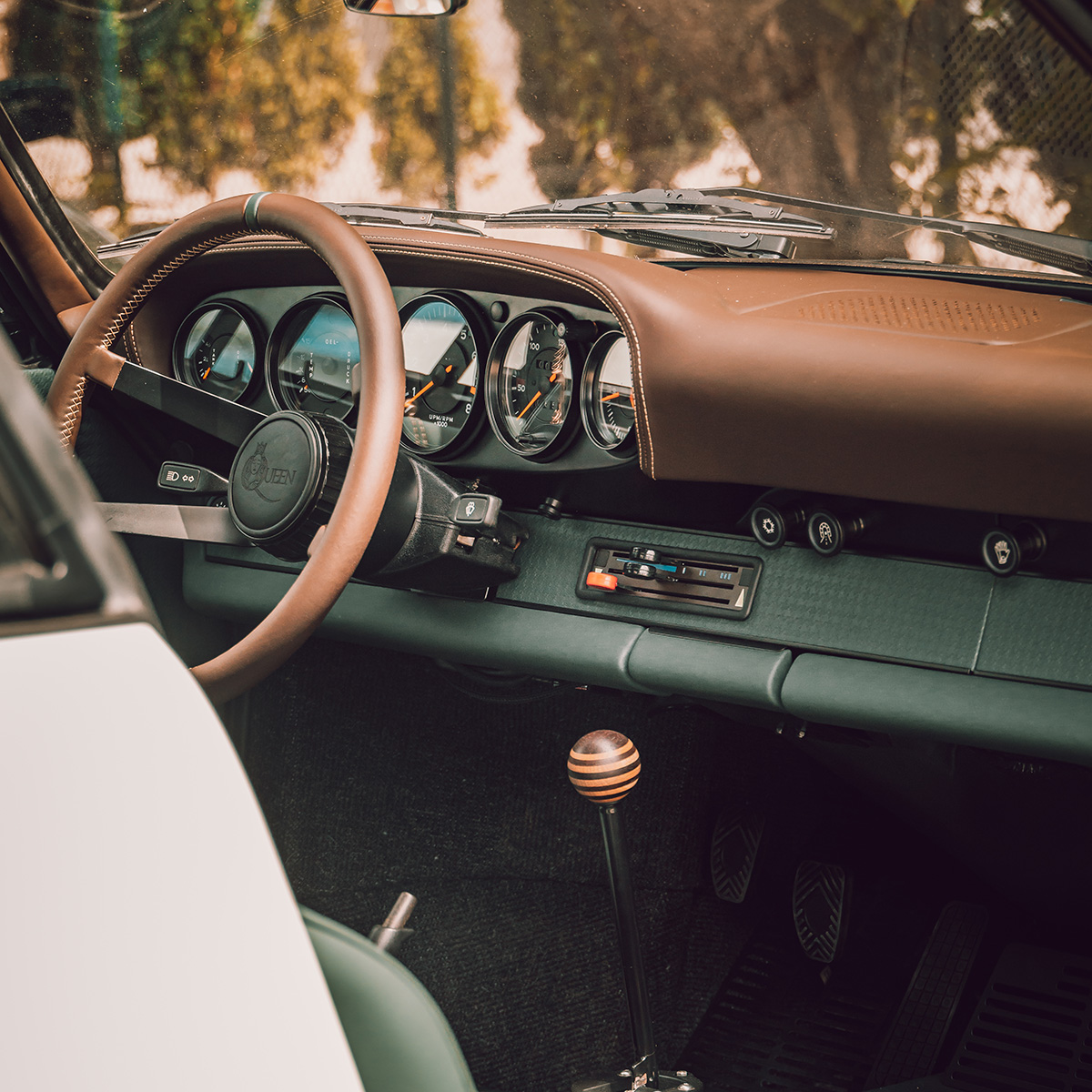 CarboneLiveries's tweet photo. Our dash trim is made from aluminum, which brings to mind the early models. It can be upholstered with any fabric. Check out the different #upholstery that we created for various trims.
#carboneliveries #interiordesign #DIY #handmade #classiccar #porsche911 #early911 #projectcar https://t.co/fvGEeMQ9Xx