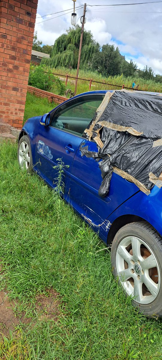 mafike_albert's tweet photo. Take the whole car, kapa uje maqa.
Entse sebetsa sharp, ke e lihetse ka forong Dec last year. Damages visible on the pictures (Left rear window broken, rear screen broken, minor scratches)
#Lstweeter https://t.co/9a4Gmmly9w