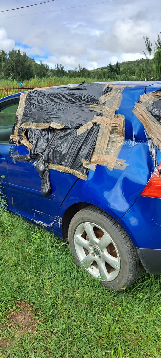 mafike_albert's tweet photo. Take the whole car, kapa uje maqa.
Entse sebetsa sharp, ke e lihetse ka forong Dec last year. Damages visible on the pictures (Left rear window broken, rear screen broken, minor scratches)
#Lstweeter https://t.co/9a4Gmmly9w