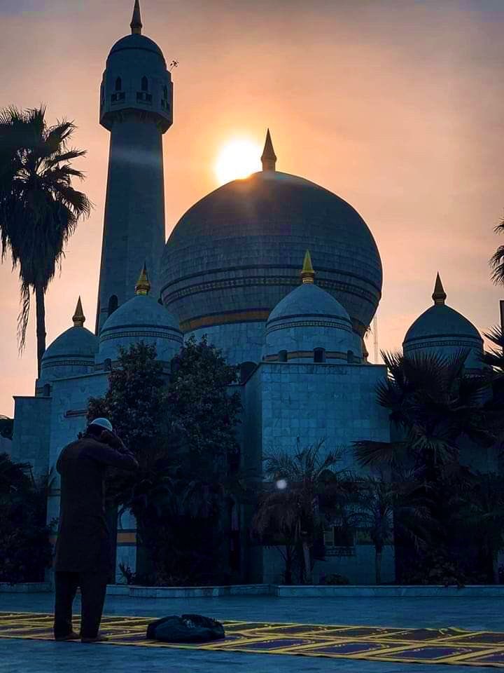 sayid__machmoed's tweet photo. السعادة التي تبنيها على تعاسة شخص آخر، هي تعاسة ستعود إليك في زمن آخر من شخص آخر.

Kebahagiaan yang kamu bangun di atas penderitaan orang lain, adalah sebuah penderitaan yang akan kembali padamu di lain waktu dari orang lain.

Syaikh Mutawalli asy-Sya'rawi 

#Maghrib🌹 https://t.co/OAZYLFJ777