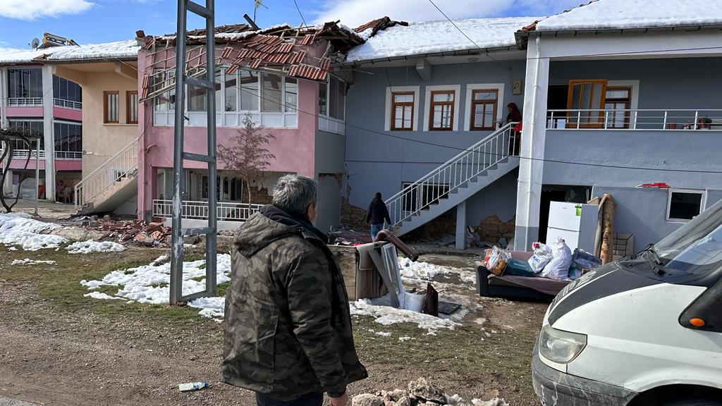 MehmetFendogluu's tweet image. Bu Afeti birlikte aşacağız. 

📍 #Şahnahan, #Metehan Mahallesi'nde; #deprem'den etkilenen hemşehrilerimizin yanındayız.

#Malatya #Deprem
