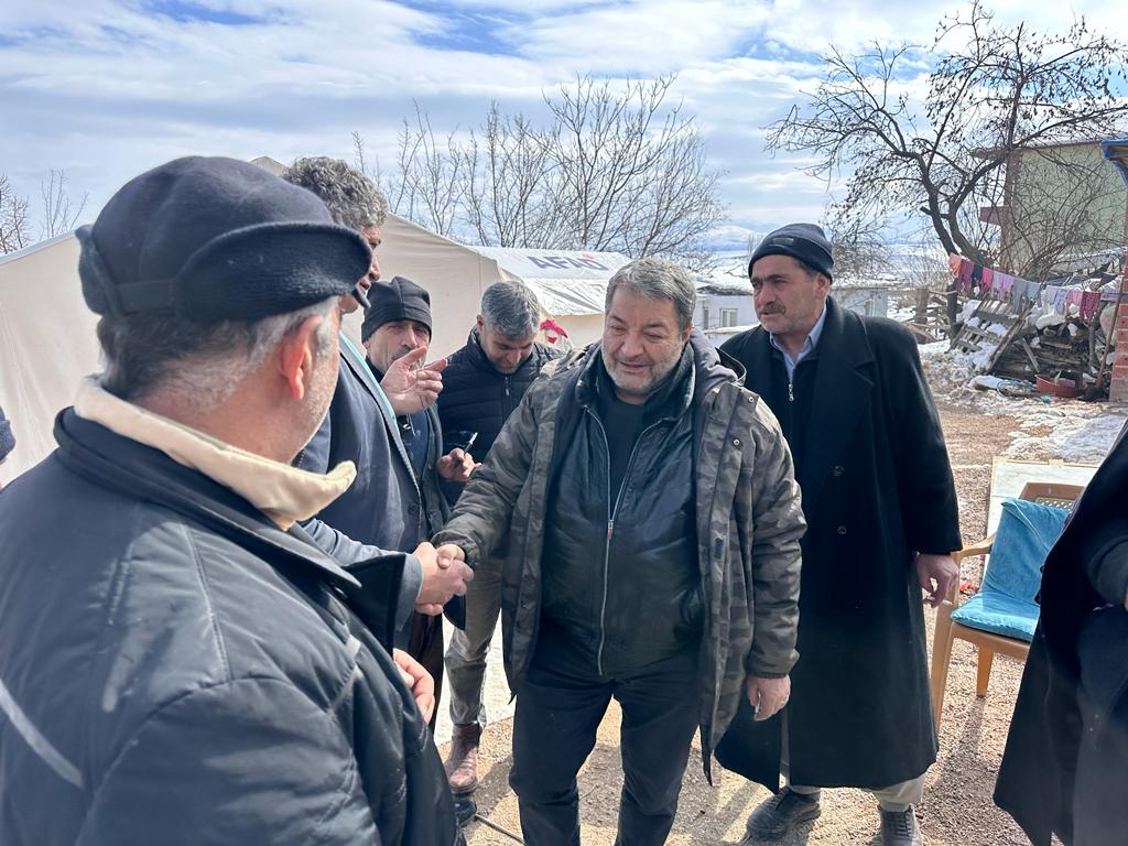 MehmetFendogluu's tweet image. Bu Afeti birlikte aşacağız. 

📍 #Şahnahan, #Metehan Mahallesi'nde; #deprem'den etkilenen hemşehrilerimizin yanındayız.

#Malatya #Deprem