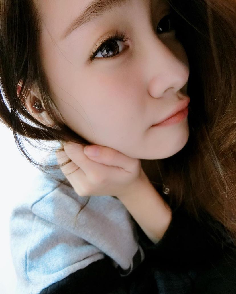 bee_bebebe0's tweet photo. 其實也不是不想交男朋友啊
單純就覺得為甚麼要因為一棵樹放棄整個森林～
－
這麼好奇我的感情狀況是想跟我告白嗎🤭
不要說我沒有提醒你們！我可是很難搞的哦！ https://t.co/N1oxkOQAAs