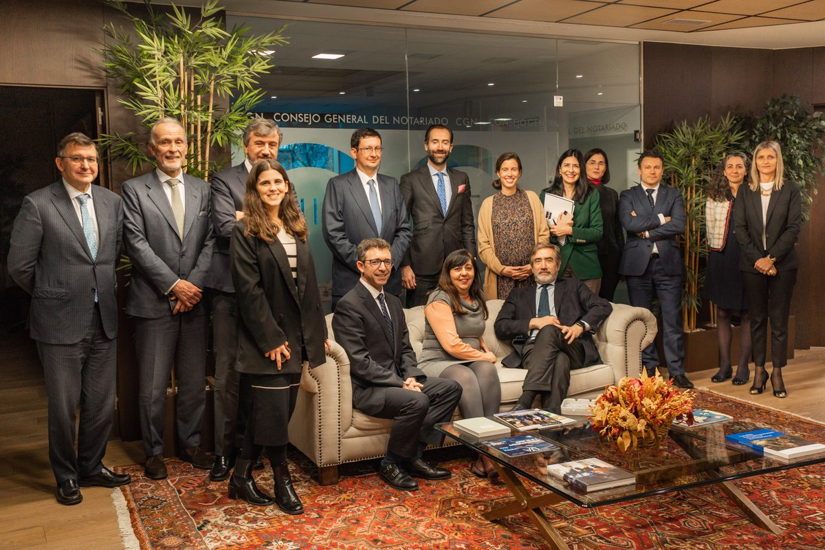 Esta semana la delegación española en <a href="/EUnotaries/">Notaries of Europe</a> mantuvo una reunión para poner en común los proyectos en desarrollo y las posibles actuaciones en el semestre de #presidenciaEspañolaUE #EU2023ES  <a href="/MAECgob/">Ministerio de Asuntos Exteriores, UE y Cooperación</a> <a href="/EUCouncil/">EU Council</a>