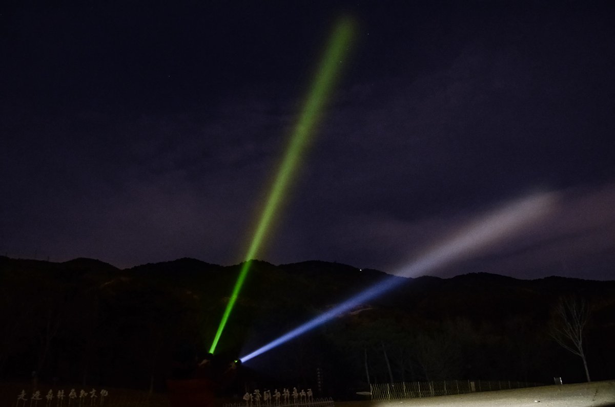 cyanskylight's tweet photo. The H5GT uses a unique patented reflector design. The two light sources use the same single-port reflector to achieve the maximum range that each light source can achieve. It has a longer range than the two-color flashlights on the market.
#huntinglight #cyanskyh5gt #flashlight https://t.co/bqGMXQofyf