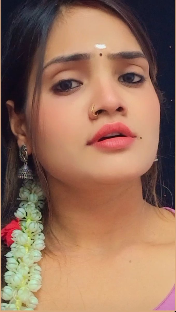 Seemabhanushal's tweet photo. Rao style ♥️.#seemabhanushali #viral2023 #actress #model #telgu #tamillook #southern #model #actor #fyp #ValentinesDay https://t.co/hKplkFFNQN