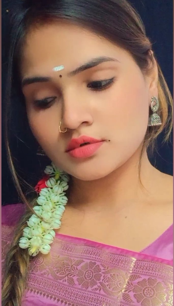 Seemabhanushal's tweet photo. Rao style ♥️.#seemabhanushali #viral2023 #actress #model #telgu #tamillook #southern #model #actor #fyp #ValentinesDay https://t.co/hKplkFFNQN