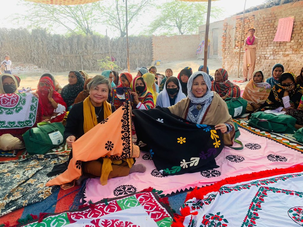Sha_Rassool's tweet photo. #Kotdigi #Sindh meeting with women with talent and ideas - they need more opportunities to succeed . @unwomen_pak we are pleased to be their partners in progress. https://t.co/mI5uXRNlSx