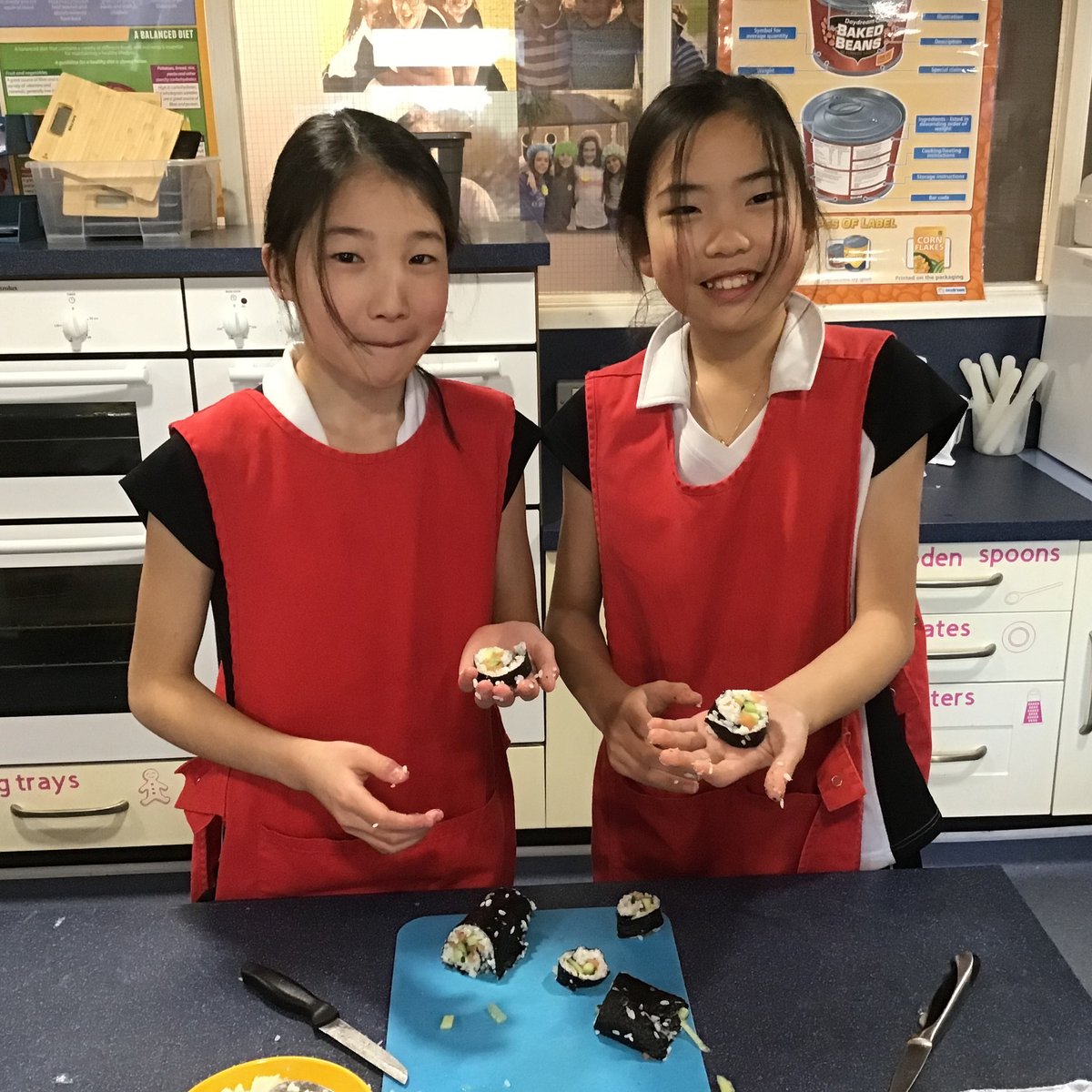 WindleshamTweet's tweet photo. It’s been a busy start to the term in our cookery room. Take a look at some of the fantastic bakes and dishes created by our pupils. #FoodTechnology #Baking #BakeOff #Food #Cookery #WindleshamHouseSchool #ChildrenCooking #CookingInspiration #YoungChefs #ReadySteadyCook https://t.co/SJWh72IH9M