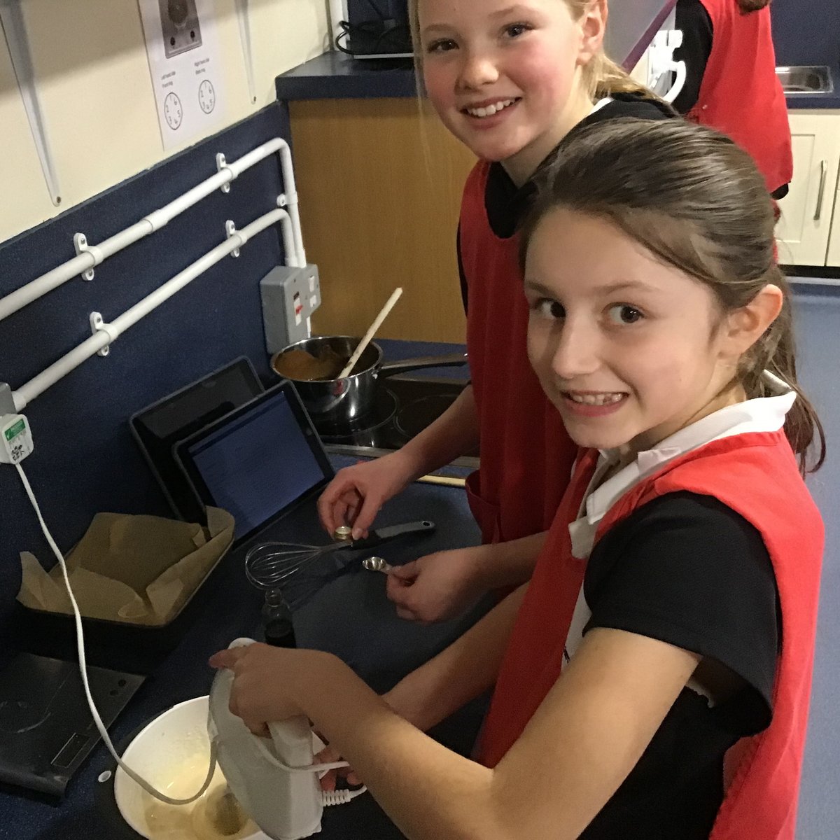 WindleshamTweet's tweet photo. It’s been a busy start to the term in our cookery room. Take a look at some of the fantastic bakes and dishes created by our pupils. #FoodTechnology #Baking #BakeOff #Food #Cookery #WindleshamHouseSchool #ChildrenCooking #CookingInspiration #YoungChefs #ReadySteadyCook https://t.co/SJWh72IH9M