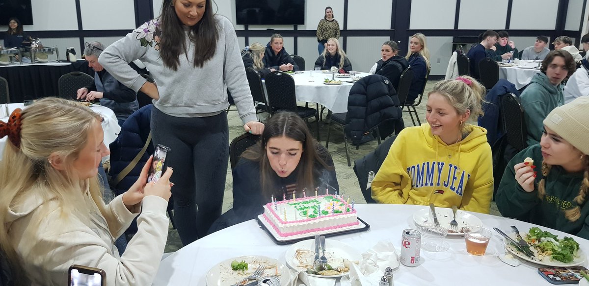 WHSTrips's tweet photo. WHSki23 enjoyed some birthday cake followed by bowling &amp; mini golf last night https://t.co/QzJ479bPuQ