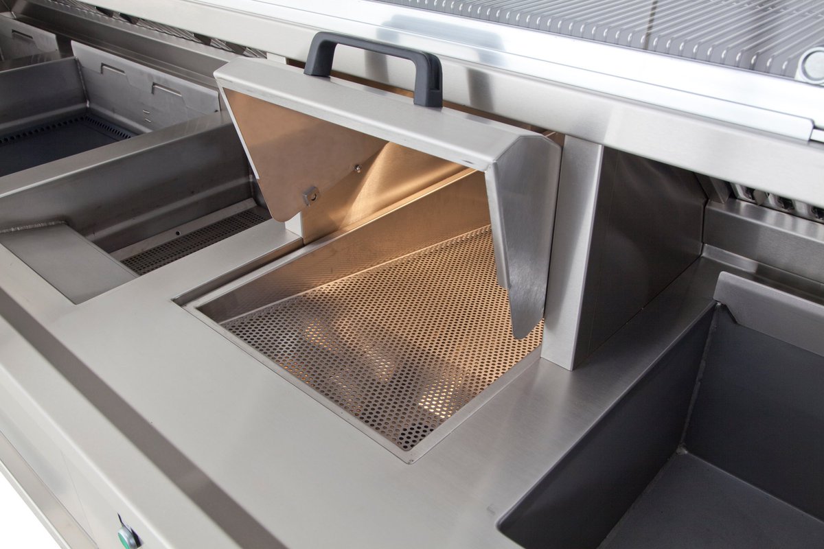 KFELtd's tweet photo. Our chip boxes are fan-assisted to help keep your chips crisper for longer 🔥🍟

#chips #chipshopchips #chippy #fishandchips #kiremko #kfe #fryingranges #chipbox https://t.co/UUBxt9NO2o
