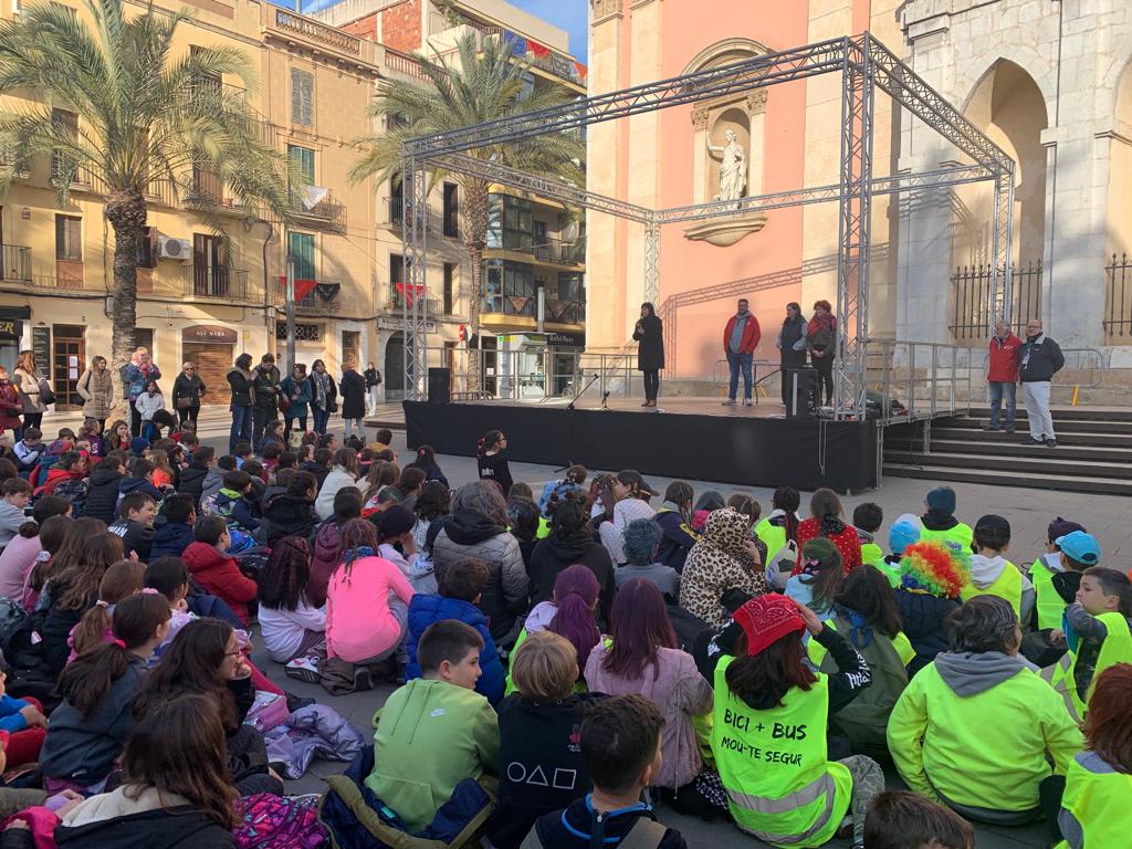 ajuntamentvng's tweet photo. 🎭🎶 Les escoles l’Arjau, Ítaca i Volerany han participat a la 1⃣a convocatòria dels Coros Infantils organitzats amb motiu del @carnavalvng 

#CarnavalVNG #150hdecarnaval https://t.co/WtAzCfmDzP